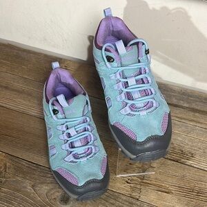 Bearpaw Ridgewood low hiker trail shoes/sneakers. Size 8. EUC
